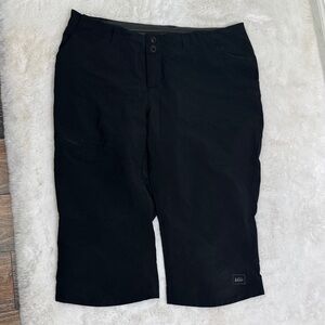 REI black Cargo capris 10